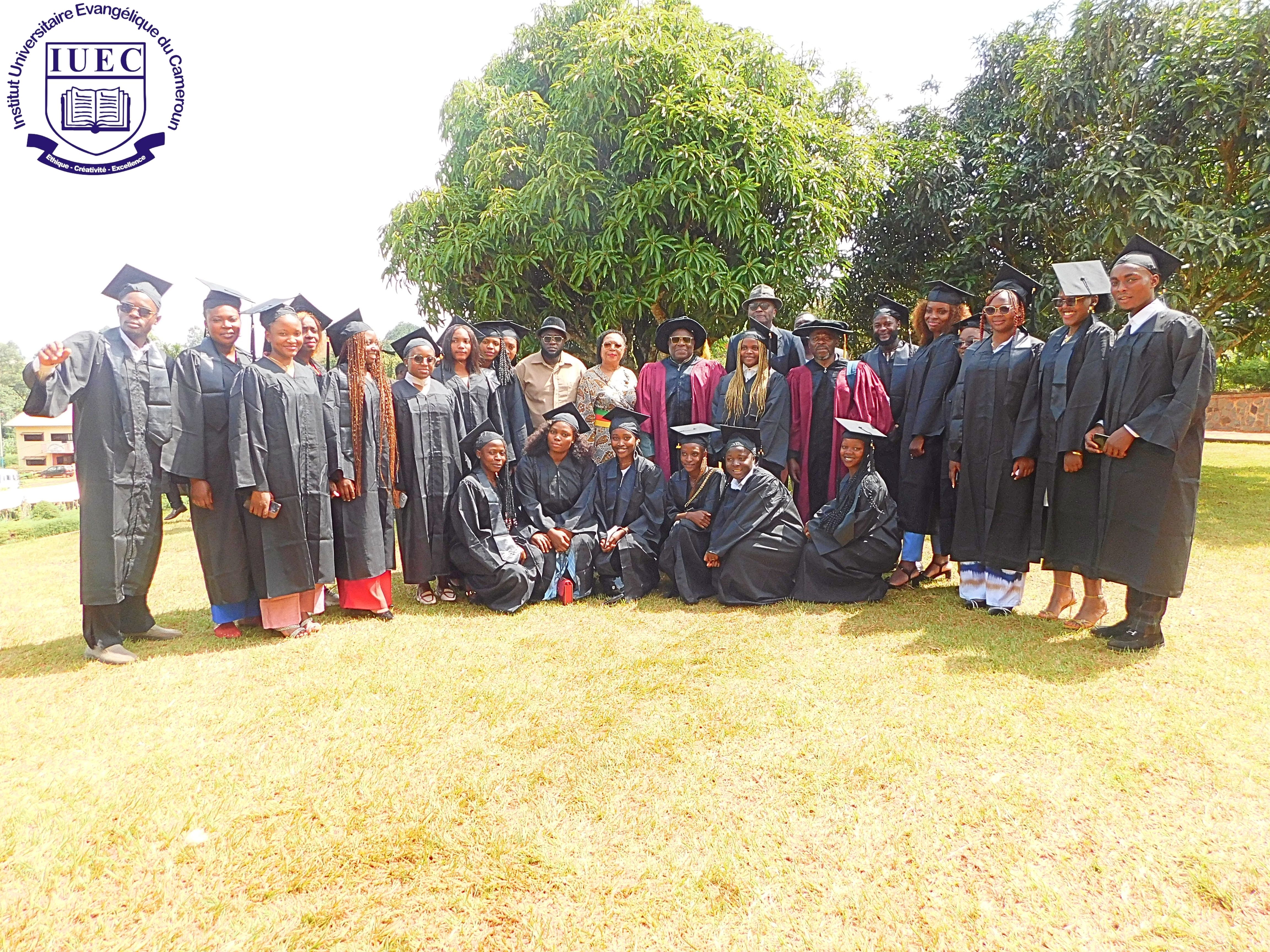 Photo officielle des étudiants en toge et des autorités, rentrée 2026-2027 de l'IUEC